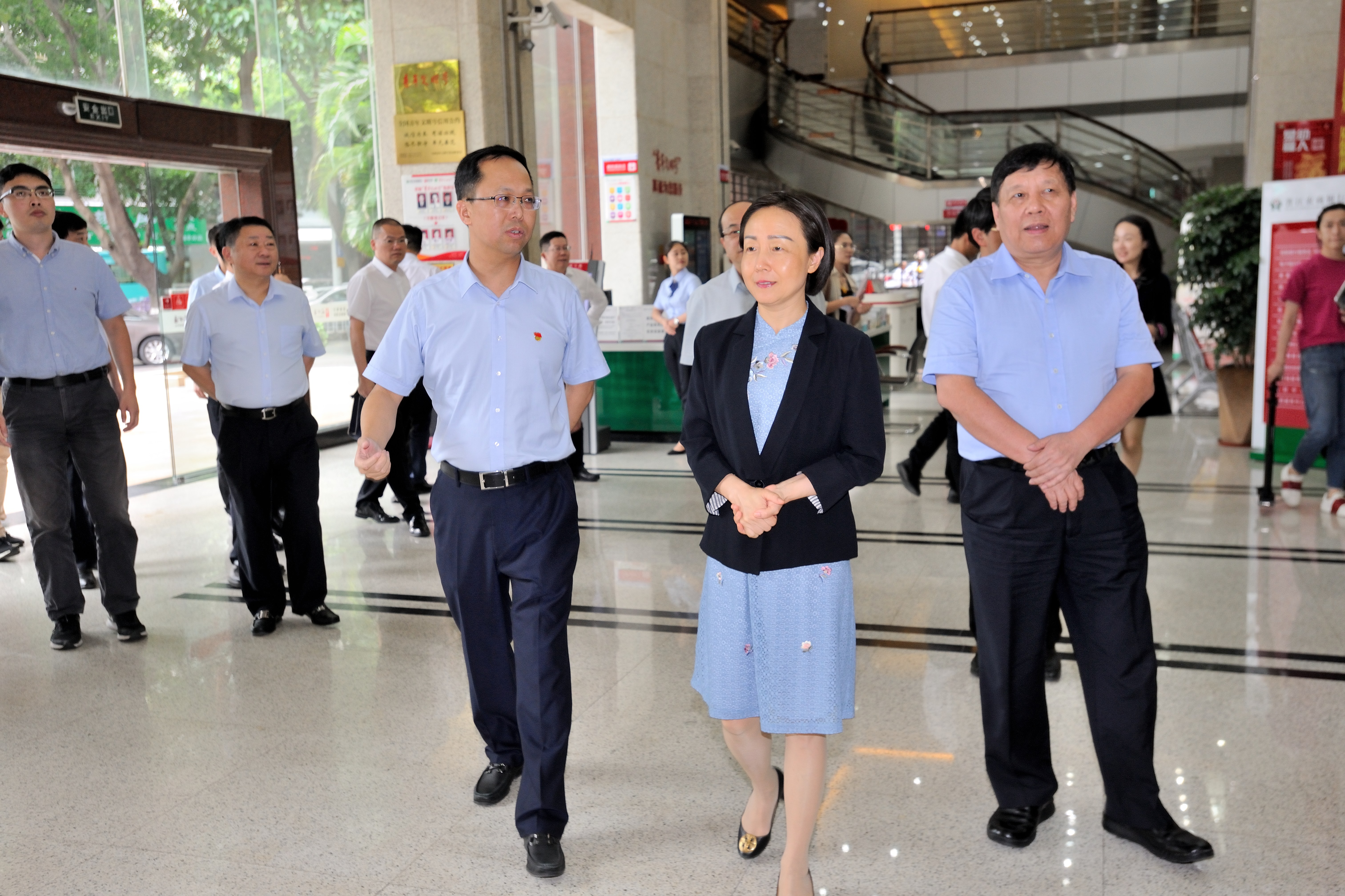 1563348845471622.jpg 057  省政府副省长郭宁宁一行莅临晋江农商银行视察指导工作2.jpg